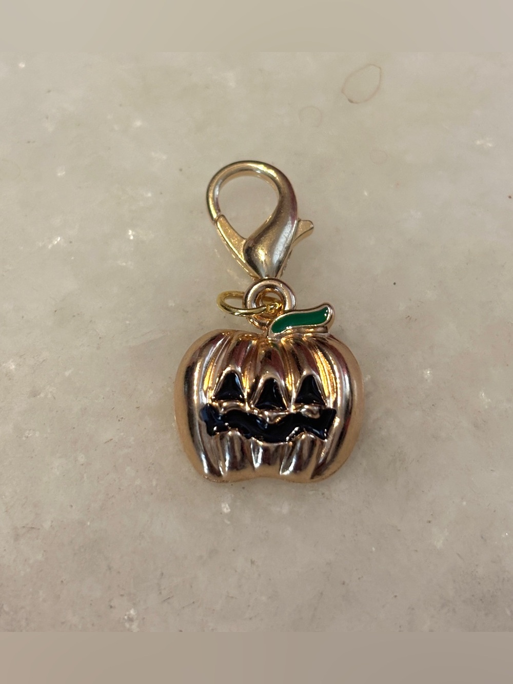 Jack-o'-Lantern Charm & Clasp, Gold-Tone with Green Leaf & Black Cutout Face NEW - Picture 2 of 7